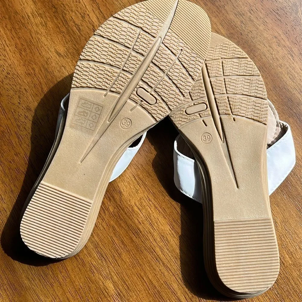Women’s Round Toe Fashionable Love Diamond Pearl Sandals